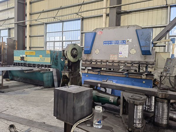 生產設備（剪板折彎設備）